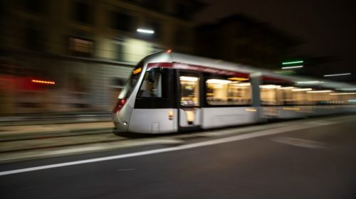 Hitachi testuje ve Florencii tramvaj na baterie
