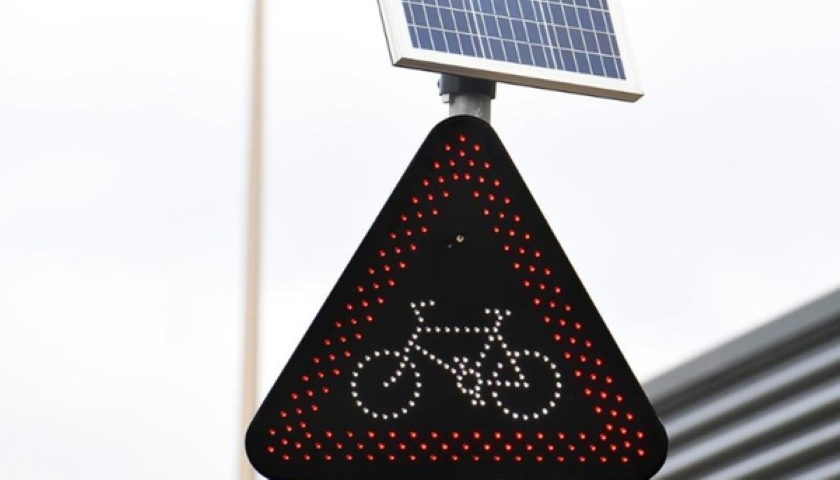 cycle-activated electronic signage
