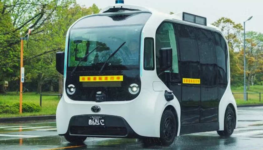 V japonské továrně Toyoty byla spuštěna služba autonomních vozidel